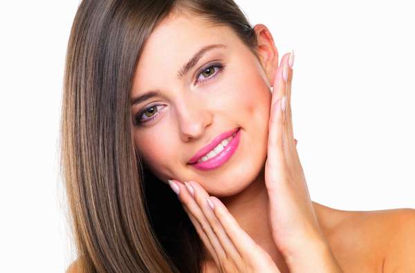 Fonoaudiologia estética equilibra musculatura da face e reeduca as funções de mastigação, fala, deglutição e respiração do paciente para suavizar as linhas finas presentes no rosto