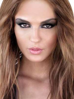 Miss Albania - Afroviti Goge, tiene 23 años de edad, mide 1.77 metros de estura (5 ft 9 12 in)y reside en Tirana.