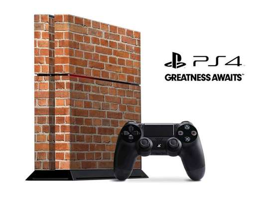 Fãs do Xbox One e do Playstation 4 travaram uma "guerra e memes" logo nas primeiras horas da madrugada desta sexta-feira (22) ironizando seus rivais com os lançamentos da Sony e Microsoft