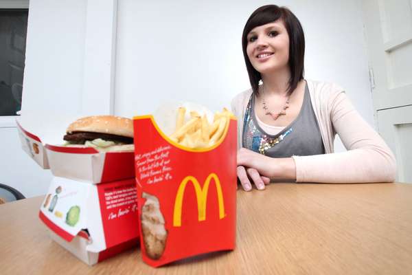 Jo Thompson sofreu com uma severa anorexia por quase toda a adolescência, mas superou a doença depois de conseguir um trabalho no McDonald's