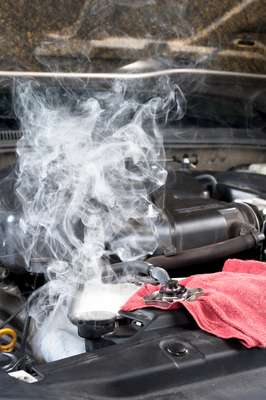 A válvula termostática é uma peça importantíssima do sistema de arrefecimento dos carros. Ela controla a temperatura do motor