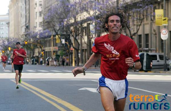 Más de 15.000 personas corrieron por lugares emblématicos de la ciudad de Buenos Aires. La avenida Corrientes, el Obelisco, la Catedral de Buenos Aires y Plaza de Mayo vivieron la pasión por el running
