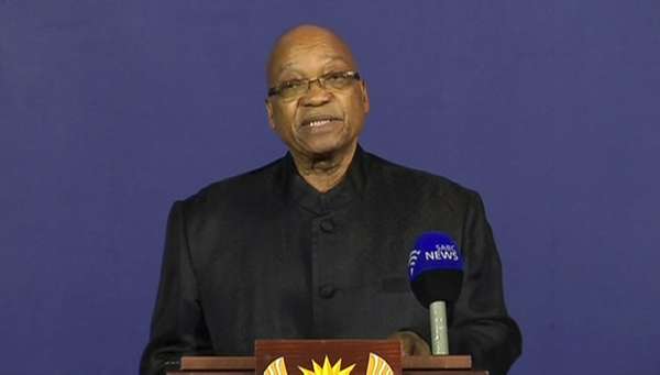 5 de dezembro - O presidente da África do Sul, Jacob Zuma, anuncia a morte de Nelson Mandela em pronunciamento em Pretória. O líder sul-africano tinha 95 anos. "Perdemos nosso maior filho", disse Zuma