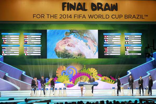 Sorteio desta sexta-feira definiu todos os grupos da Copa do Mundo de 2014; Brasil estreia contra a Croácia