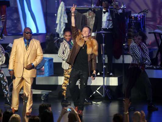 El concierto de nominados a la entrega 56 de los premios Grammy 2014 inició con las actuaciones de Macklemore & Ryan Lewis