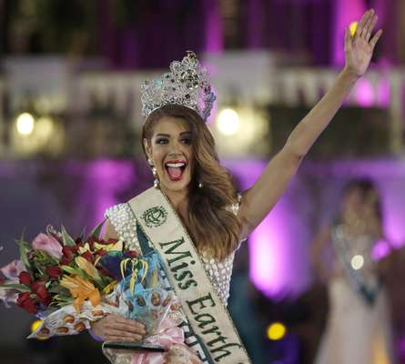 Ella es Aliz Henrich, la nueva soberana de Miss Tierra para 2013. Tiene 22 años de edad, mide 1,76 metros de estatura y sus medidas son 35.4-23.6-36.2.