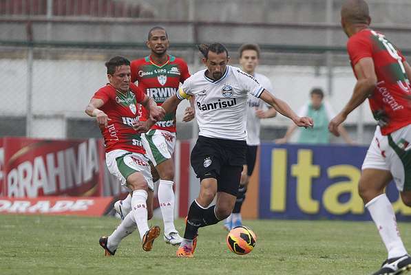 Portuguesa e Grêmio empataram sem gols neste domingo, no Canindé