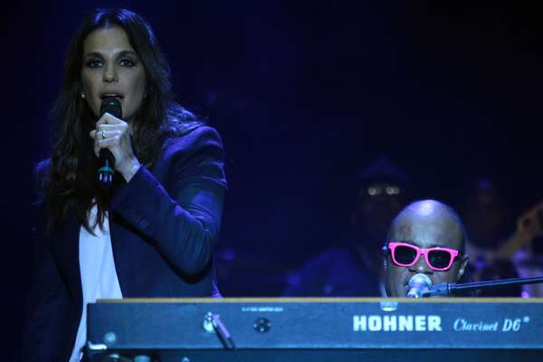 Durante o Circuito Bando do Brasil, que aconteceu no sábado (7), em Brasília, Ivete Sangalo foi convidada por Stevie Wonder para cantar ao lado dele Garota de Ipanema. Grande fã do cantor ela disse ser um sonho realizado