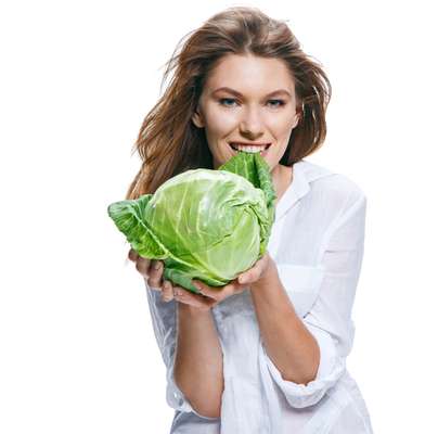 Vegetais escuros, como acelga, couve e espinafre são os mais ricos em cálcio, que é responsável por dentes fortes e sadios