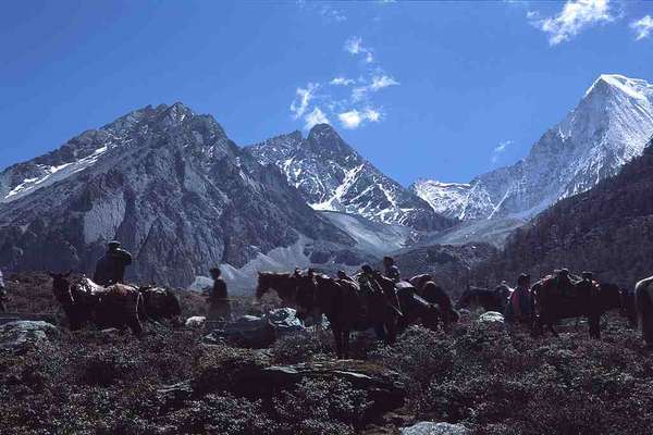 Aeroporto mais altoInaugurado em setembro de 2013, o aeroporto de Daocheng Yading, no Tibet, se transformou no aeroporto civil mais alto do mundo. Localizado a 4.411 metros acima do nível do mar, no coração do Himalaia, o aeroporto promete facilitar o turismo na região