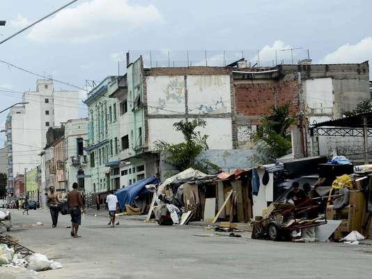 Comerciantes e moradores vizinhos à Cracolândia reclamam da insegurança
