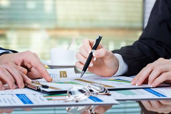 O chamado swap é realizado pelo Banco Central, com a venda de títulos públicos atreladas ao câmbio