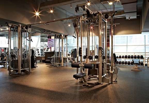 Renaissance Washington, Estados UnidosO Renaissance Washington oferece o que há de melhor em academias de hotel na capital americana. O completo VIDA Fitness Center tem modernos equipamentos cardiovasculares com televisão, aparelhos de força para treinar com a ajuda de personal trainers, além de camas solares para dar um toque bronzeado aos corpos sarados. Diárias a partir de R$ 450