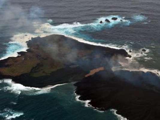 26 de dezembro - Ilha formada por erupções vulcânicas subterrâneas continua aumentando. Leia mais -