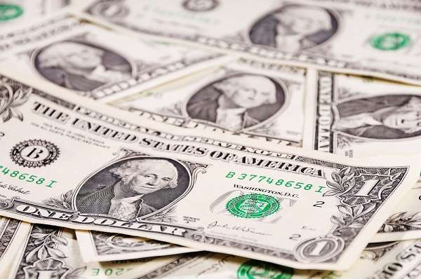 Para o turista que deseja comprar US$ 2 mil dólares, a instituição que ficou em primeiro lugar, oferecendo a cotação da moeda mais barata em novembro de 2013, foi o Banco BNP Paribas Brasil S.A. A cotação do VET médio era de R$ 2,293 por US$ 1. No total, US$ 2 mil dólares sairiam por R$ 4.586