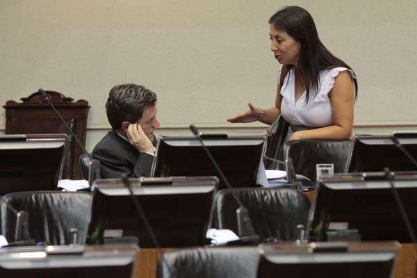 Un intenso debate se vive en el Senado esta jornada en donde se analiza el Acuerdo de Vida en Pareja.