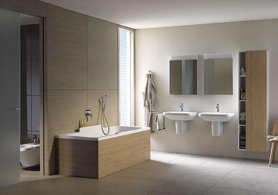Projeto mostra a banheira da grife alemã Duravit, a partir de R$ 10.700 (estão inclusos a banheira e o painel que envolve e decora o produto do lado de fora). Informações: (11) 5906-9090