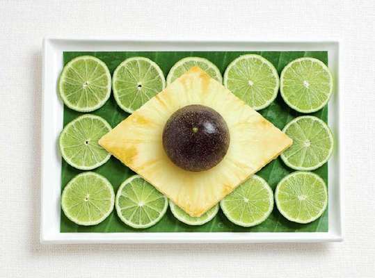 Brasil. La bandera brasileña fue creada con hojas de plátano, limas, piña y frutas de la pasión.