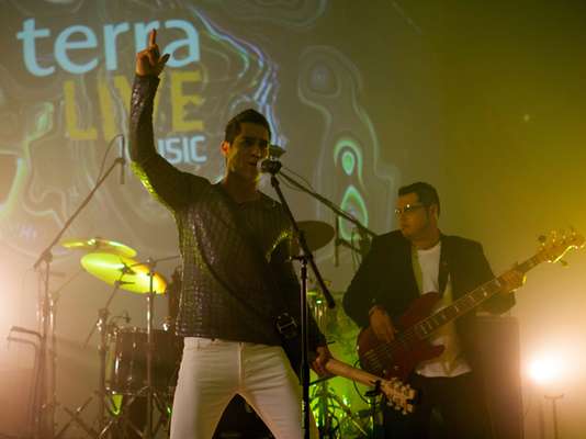 ¡FE-NO-ME-NAL! Es la palabra correcta para describir el show de Rigú, quien dejó el alma en la tarima de Terra Live Music durante el que fue su primer concierto transmitido de manera online.