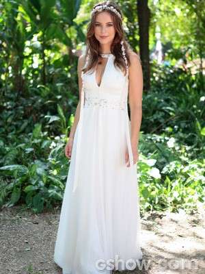 Em Amor à Vida, Paloma (Paola Oliveira) apostou em um vestido que retoma as origens do seu estilo no início da novela: com pegada hippie, mas com um ar de sofisticação que ela foi ganhando ao passo que a personagem foi amadurecendo