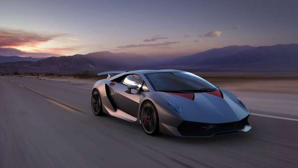 Con una construcción extremadamente ligera gracias a la avanzada tecnología de fibra de carbono, el Lamborghini Sesto Elemento tiene un peso total en vacío de sólo 2,202 libras (999 kilogramos).