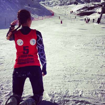 Esquiadora libanesa Jackie Chamoun, que disputa os Jogos Olímpicos de Inverno, em Sochi, deu muito o que falar nesta terça-feira, não pelos resultados esportivos, mas sim pela divulgação online de um vídeo no qual ela aparece fazendo topless, o que levou seu país a exigir uma investigação das imagens