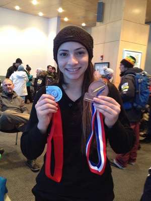 A ginasta brasileira Laís Souza, 25 anos, recebeu convite para treinar esqui aéreo e participar da Olimpíada de Inverno na Rússia. No entanto, após sete meses de treinamento, ela se acidentou. Laís colidiu com uma árvore e fraturou a vértebra C3