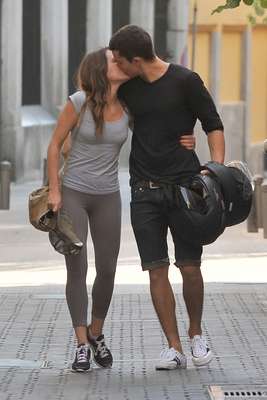 Tras romper el pasado mes de noviembre, parece que Adriana Ugarte y Álex González podrían haberse dado una nueva oportunidad. Según la revista Coure, esta pasada semana el actor pasó la tarde en casa de la protagonista de 'El tiempo entre costuras'.