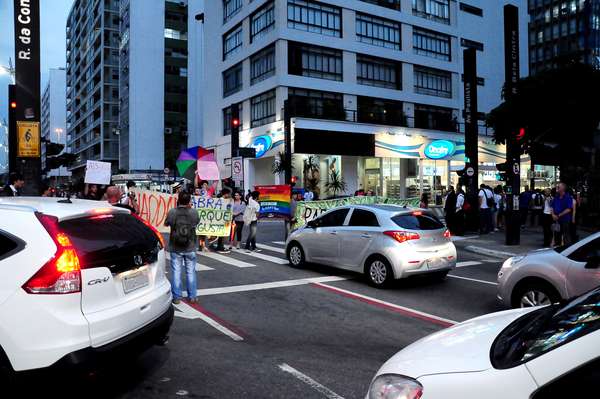 Manifestantes ocuparam na noite da última quinta-feira, duas faixas da avenida Paulista, no sentido Paraíso