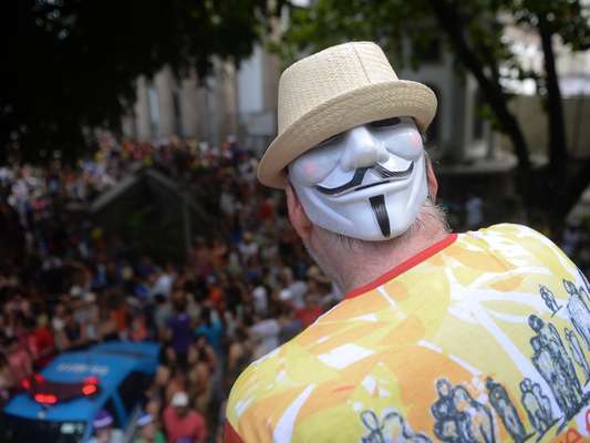 Agitando o pré-Carnaval carioca, o bloco encabeçado por jornalistas Imprensa Que Eu Gamo reuniu cerca de cinco mil foliões em seu desfile pelas ruas do bairro das Laranjeiras, na zona sul do Rio de Janeiro, neste sábado