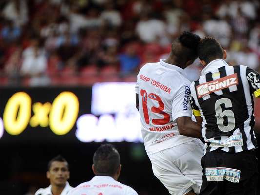 São Paulo e Santos fizeram clássico movimentado que terminou com empate sem gols