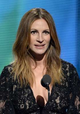 Julia Roberts es una fiel partidaria del look natural. Y es que, con facciones como las suyas, cargar el rostro con maquillaje está de más.