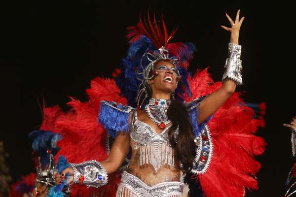 A Acadêmicos do Tatuapé homenageou São Jorge em seu samba-enredo e alegorias no desfile neste domingo