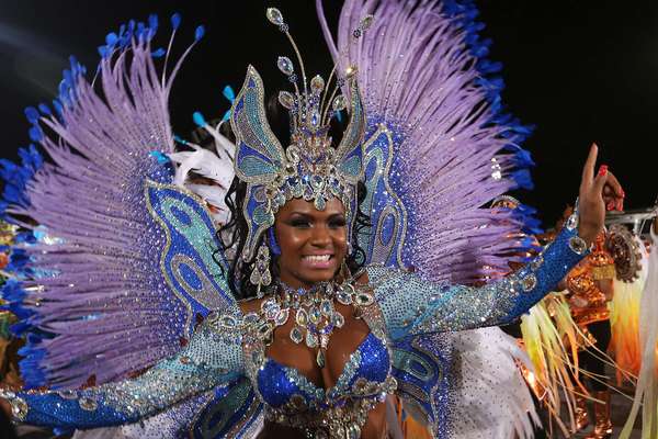 Com a rainha Valeska Reis, a Império de Casa Verde é a sexta e penúltima escola a passar pela avenida na segunda noite de desfiles do Carnaval paulistano
