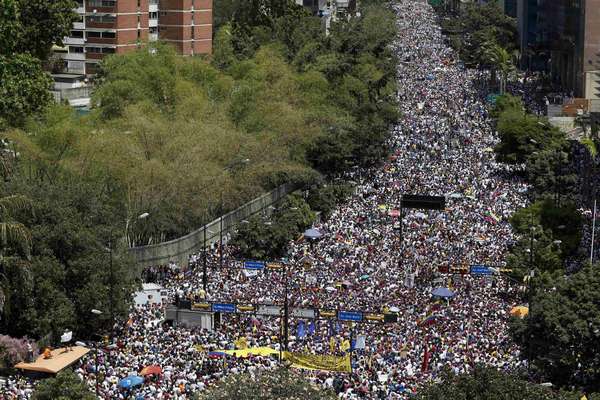Manifestantes "inundaram" as ruas do país neste domingo contra o atual governo