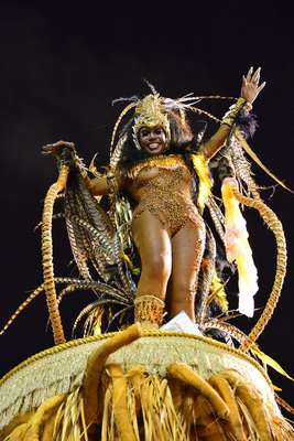 Sem ganhar o Carnaval há 29 anos, a Portela entrou na Sapucaí aos gritos de é campeã. A escola cantou o enredo Um Rio de Mar a Mar: do Valongo à Glória de São Sebastião para falar sobre a Avenida Rio Branco e homenagear o povo carioca