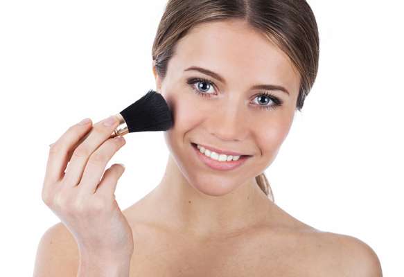 Famosa por realçar a beleza natural, a maquiagem "fresh" vem sendo bastante utilizada no verão por ser prática e resistente aos dias quentes de sol