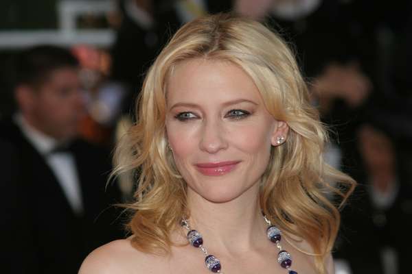Aos 44 anos, a atriz australiana Cate Blanchett é admirada por muitas mulheres pela beleza de sua pele que permanece sem muitos sinais da idade