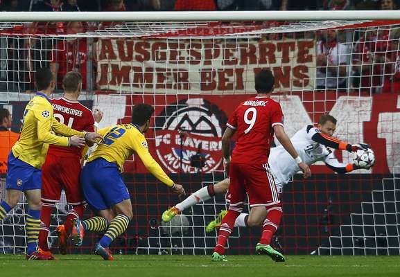 Neuer brecou qualquer chance de reação do Arsenal com boas defesas para o Bayern de Munique