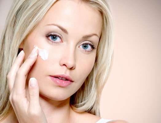 Aliados das mulheres, cosméticos nem sempre oferecem o resultado esperado e acabam surpreendendo o público feminino ao provocar alergias