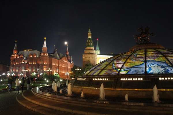 Praça Vermelha e Kremlin: é nesta praça que Vladimir Lênin repousa em um solene mausoléu