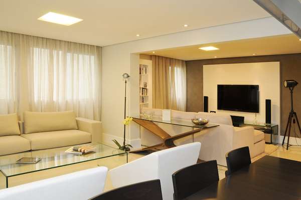 O apartamento de 100m² no bairro dos Jardins, em São Paulo, ganhou a cara dos donos. O trabalho é da arquiteta Marta Martins, proprietária do escritório Marta Martins Arquitetura. Informações: (11) 3743-8999