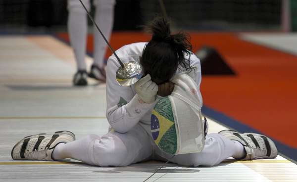 Realizados entre 7 e 18 de março, os Jogos Sul-Americanos de Santiago, no Chile, se apresentam como a primeira chance de resultados expressivos para muitos brasileiros no ciclo olímpico para os Jogos Olímpicos do Rio de Janeiro, em 2016. Cleia Guilhon se emocionou com ouro conquistado na esgrima por equipes com espada; veja imagens do evento