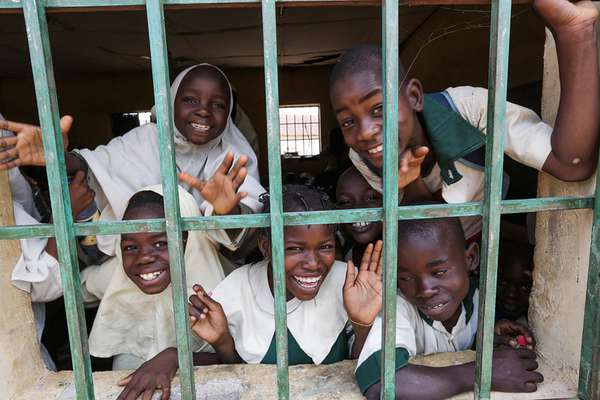 O projeto consiste em envolver comunidades africanas na instalação de Hello Hubs, estações de computador com acesso à internet que funcionam com energia solar