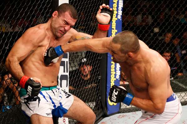 Bomba de direita de Henderson quebrou o nariz de Shogun e garantiu vitória ao americano de 43 anos no UFC Fight Night em Natal (RN)