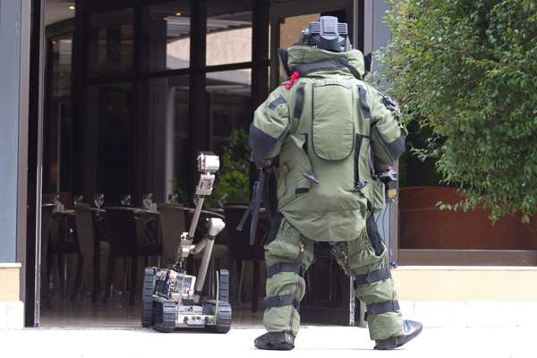 A Polícia Militar de São Paulo fez nesta terça-feira uma simulação de atendimento a emergências durante um treinamento preparatório para a Copa do Mundo