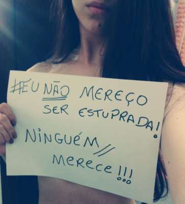 Indignada, a internauta Amanda Oliveira dispara: "É porque não é a mãe/irmã/namorada de vocês! Parem de culpar a vítima! Culpado é o estuprador! NINGUÉM PEDE para ser estuprada! A culpa NUNCA é da vítima!"