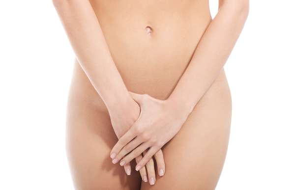 Conhecida no exterior como Brazilian wax, depilação total da região pubiana rende muita discussão e dúvidas entre as mulheres, sobretudo por questões relacionadas à sua segurança