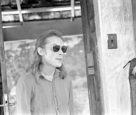 José Wilker morreu na manhã deste sábado (5), vítima de um infarto fulminante, em sua casa no Rio de Janeiro. Na foto, o ator em 'Cavalo de Aço', em 1973