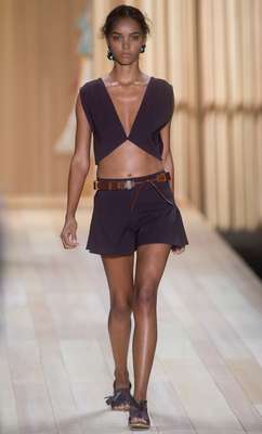A Maria Filó desfilou no Fashion Rio nesta quarta-feira (8) e mostrou que a feira pode ser uma grande fonte de inspiração para a moda. A modelo Laís Ribeiro participou do desfile na Marina da Glória